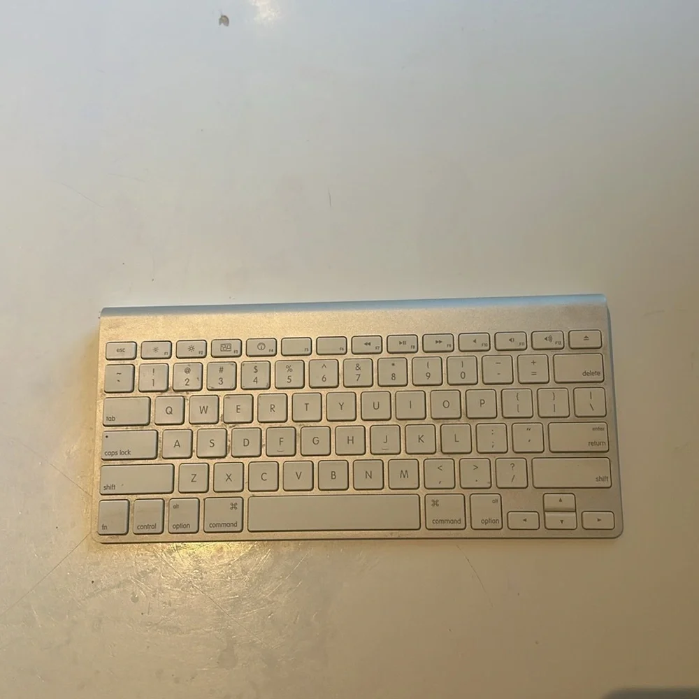 Apple Wireless Keyboard - Picture 4 of 8